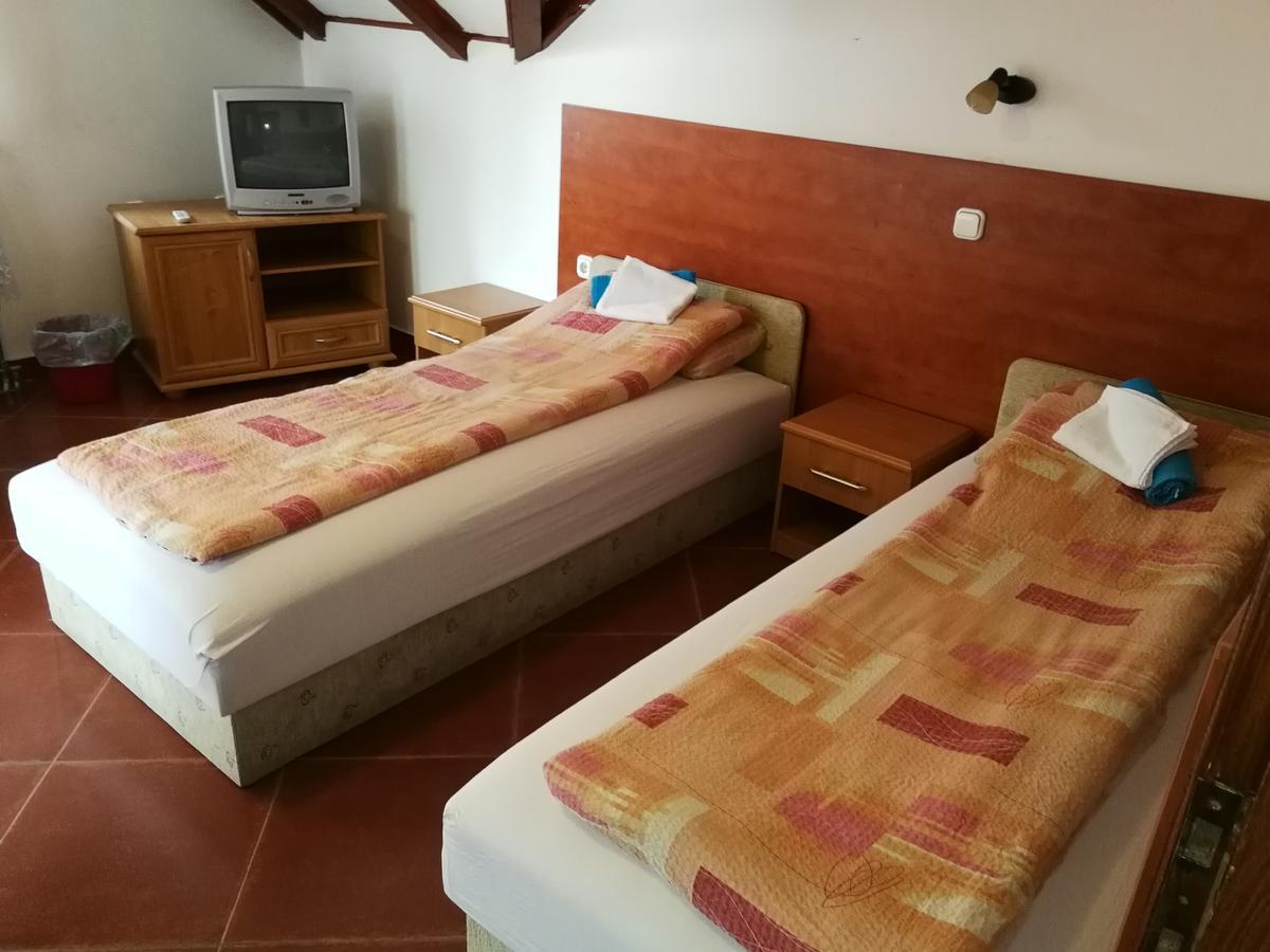 Dunakanyar Bed & Breakfast God Ngoại thất bức ảnh